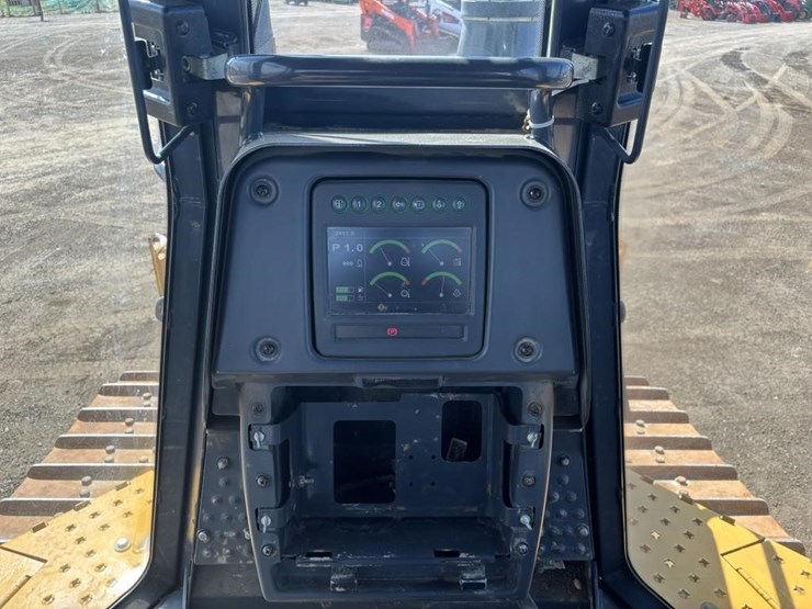 2017-deere-750k-image-31