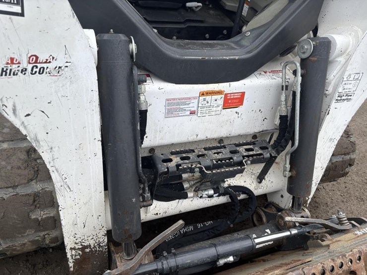2021-bobcat-t770-image-12