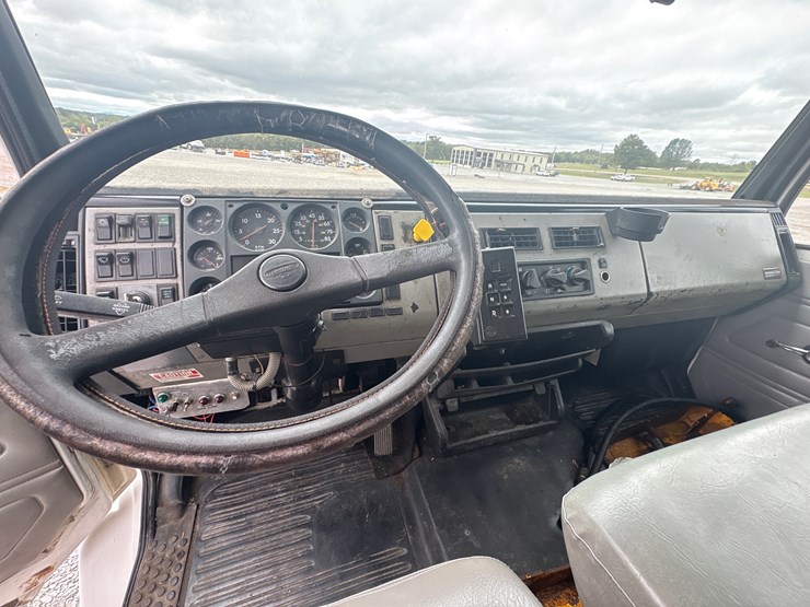 #29330-•-freightliner-single-axle-sanitation-truck-image-12