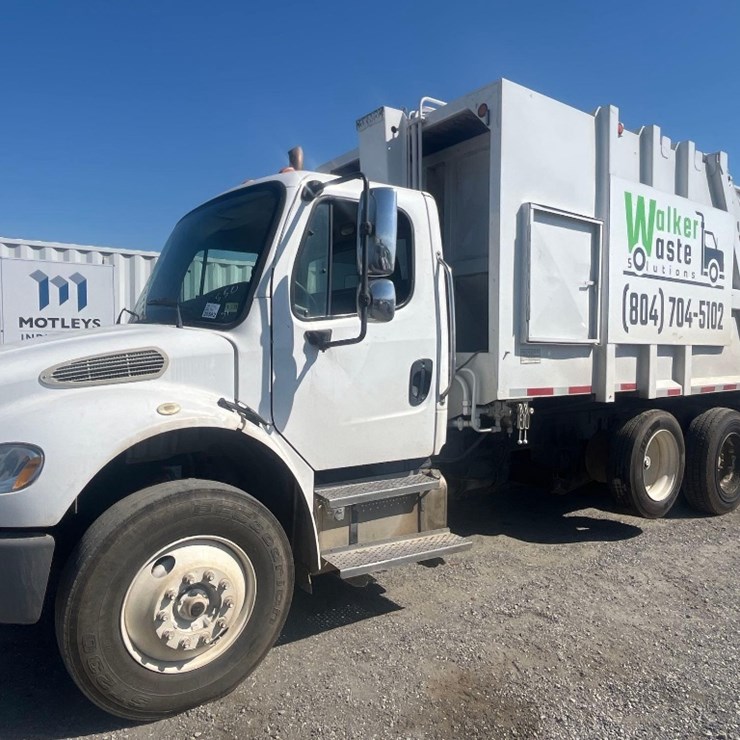2005 Freightliner M2 20YD Rear Load Refuse Truck