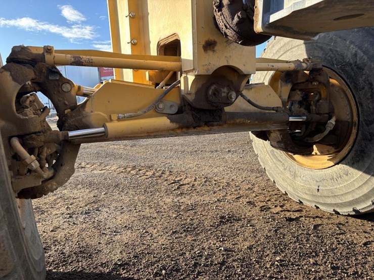 2011-deere-872gp-image-37