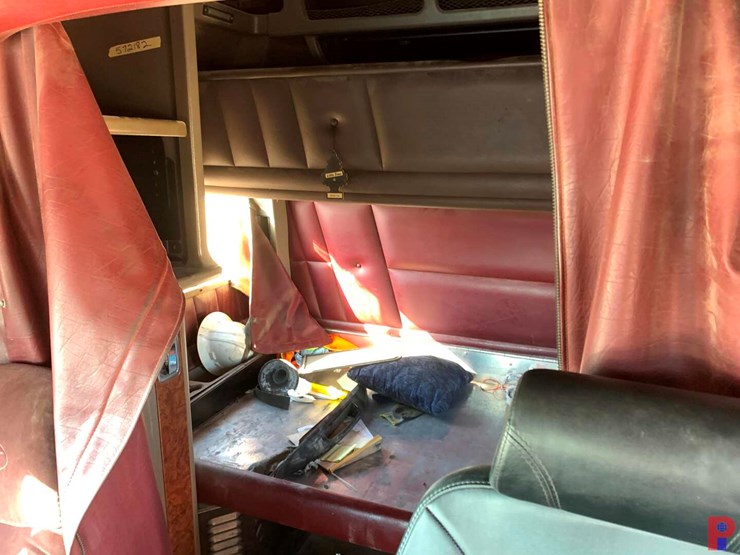 2002-peterbilt-379-image-15