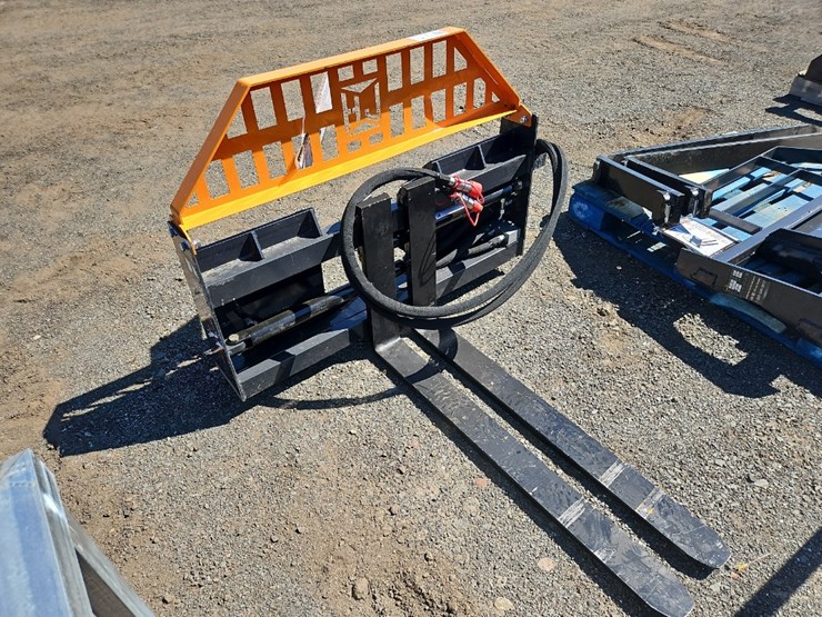 landhonor-42"-hyd-positioning-forks-image-2