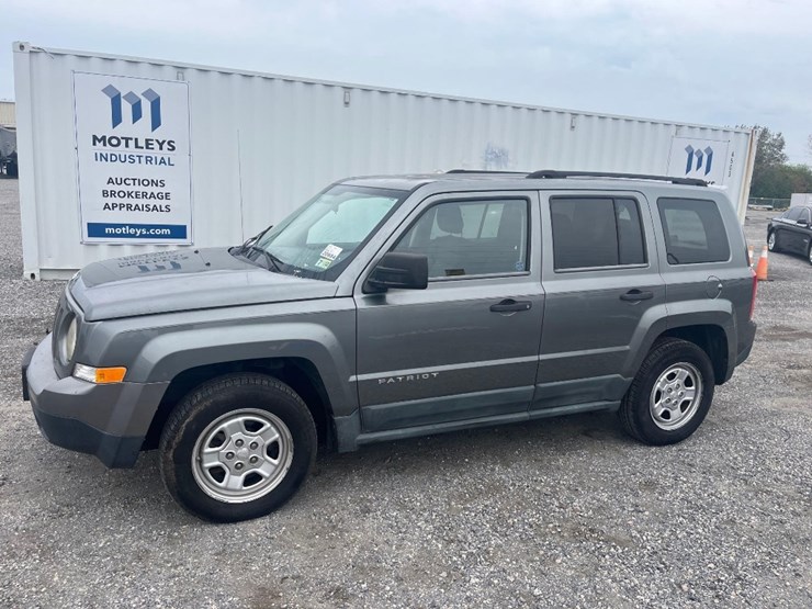 2011-jeep-patriot-image-1