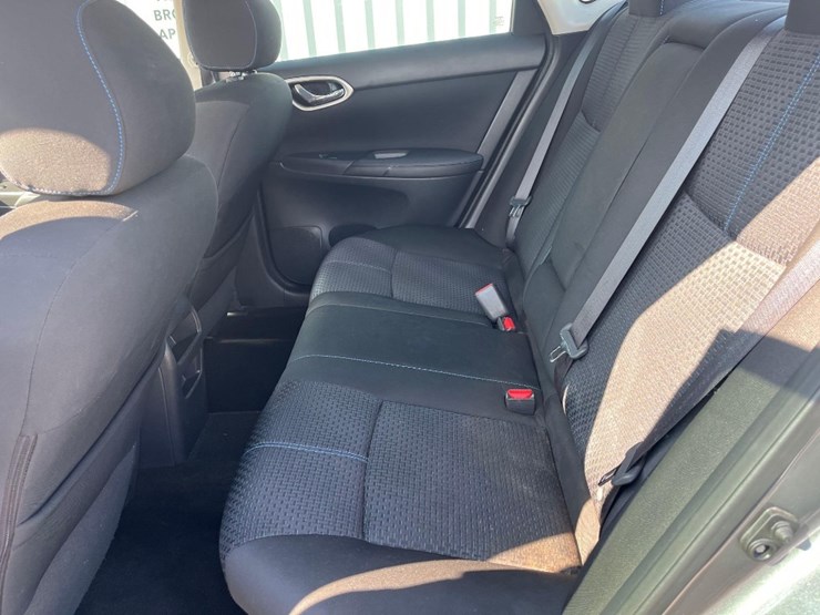 2017-nissan-sentra-sr-sedan-image-9