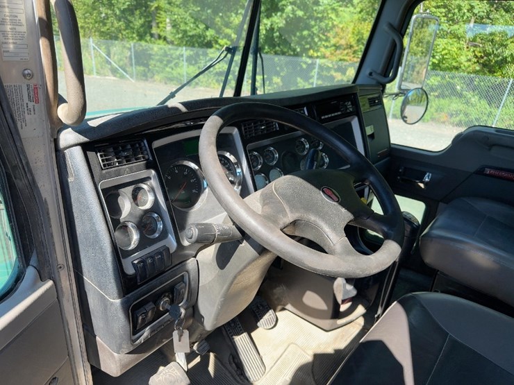 2015-kenworth-t800-image-26