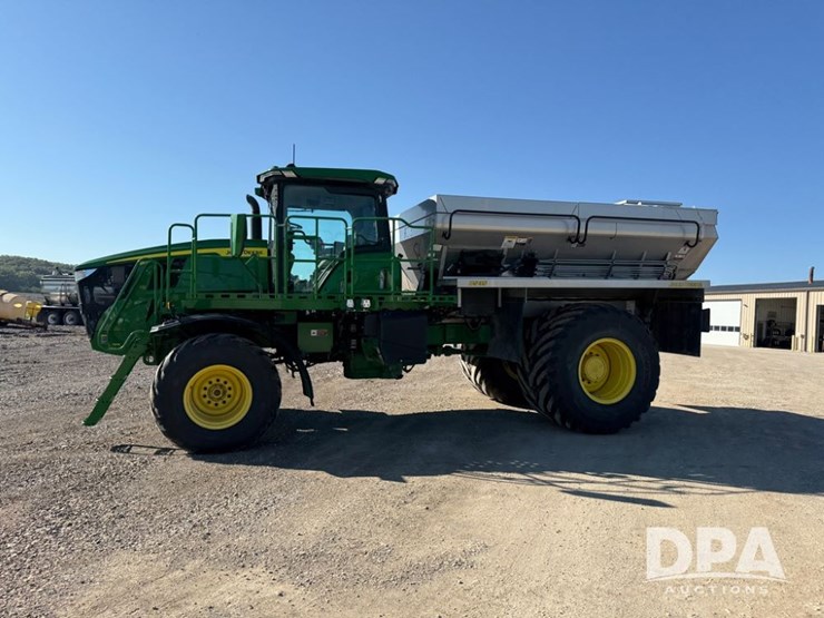 2023-john-deere-800r-image-26