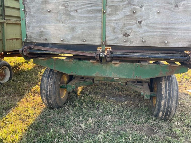badger-tandem-axle-silage-wagon-image-15