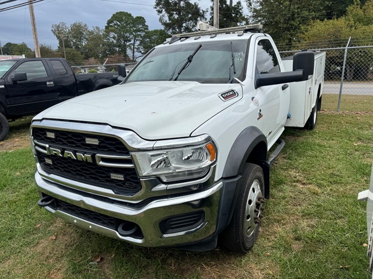 2019-ram-5500-tradesman-image-1