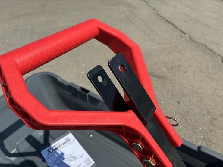 800lbs-capacity-poly-dump-cart-image-7