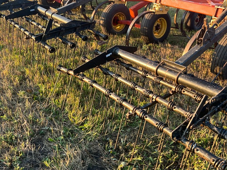 54’-bourgault-chisel,-12”-space,-heavy-harrows,-note:-hitch-slightly-bent-in-one-spot,-doesn’t-affect-performance-of-machine-as-hitch-is-floating.-image-29