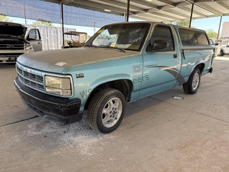 1995-dodge-dakota-image-4
