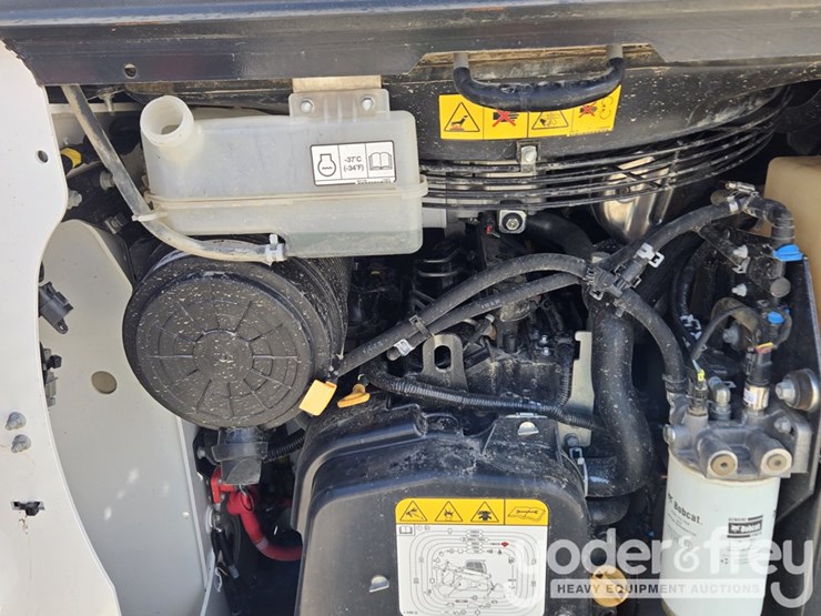2022-bobcat-t64-image-36