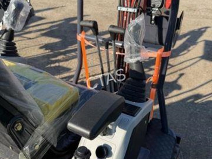 #84-•-mini-excavator---gas---model:-mx15rx-image-6