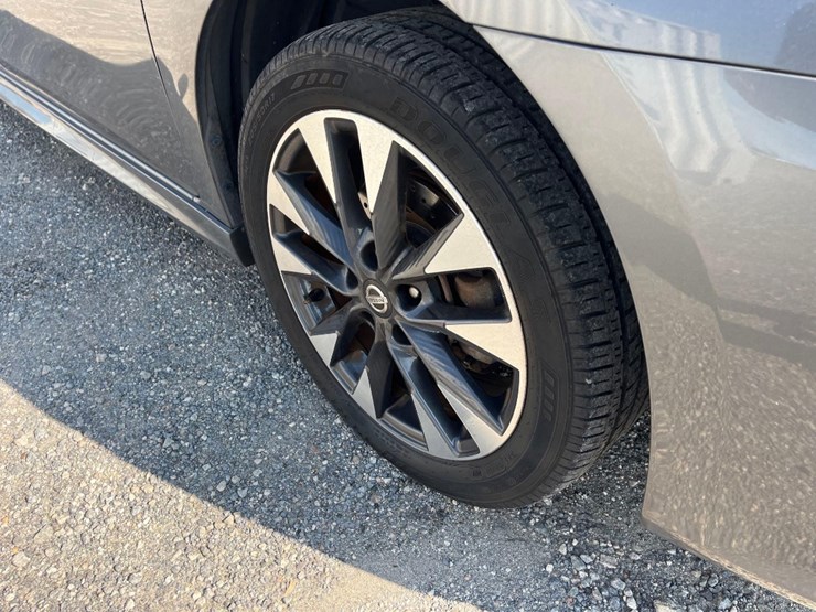 2017-nissan-sentra-sr-sedan-image-15