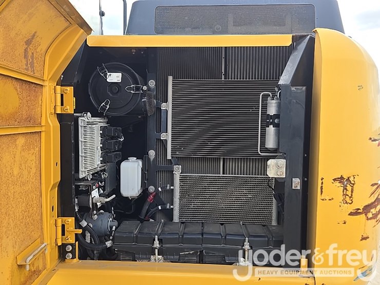 2022-deere-130g-image-37