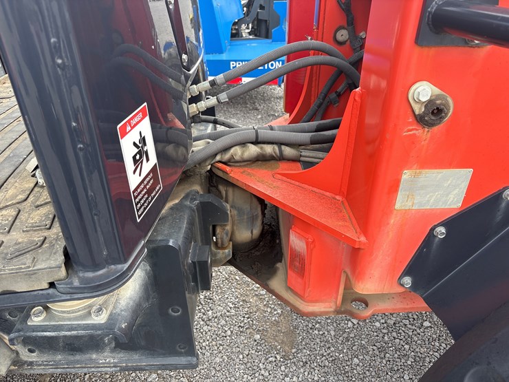 2021-kubota-r640-image-14