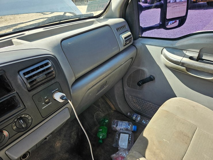 2005-ford-f550-image-41