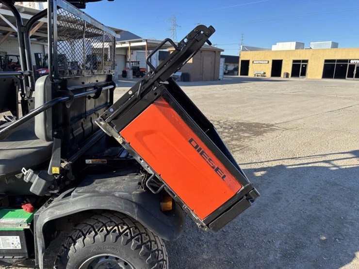 2018-kubota-rtvx1140-image-10