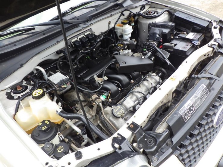 2005-ford-escape-image-11