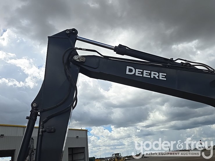 2022-deere-130g-image-23