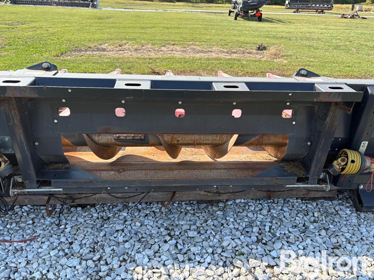 2013-drago-8r30-corn-head-image-10