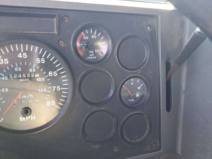 2000-mack-ch-tanker-truck-image-32