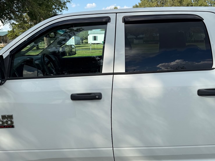 #97-•-2013-ram-2500-crew-cab-pickup-image-10