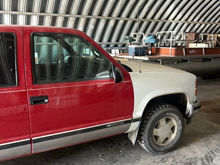 1998-chevrolet-half-ton-four-wheel-drive-pick-up,￼-showing-254,000-miles,-used-for-farm-service-pick-up,-works-great-image-7