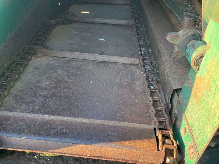 badger-tandem-axle-silage-wagon-image-22