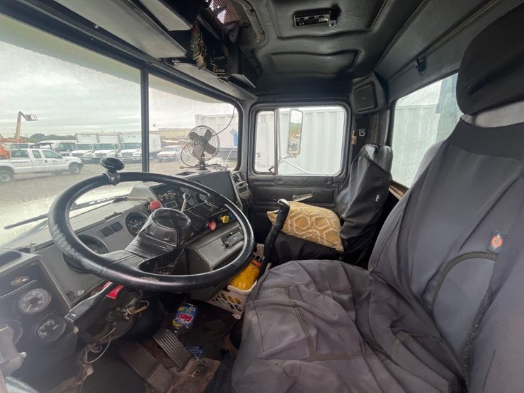 2001-mack-rd-dump-truck-image-8