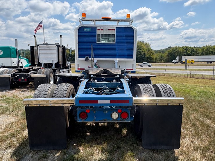 #29320-•-peterbilt-tandem-axle-truck-tractor-image-5