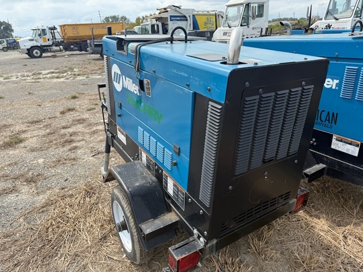 #678-•-2023-miller-big-blue-dual-image-3