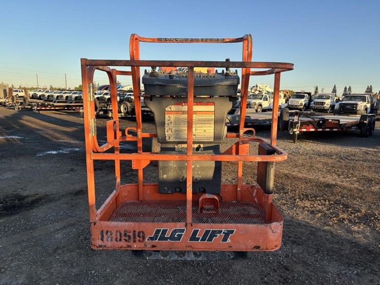 2016-jlg-e300ajp-image-6