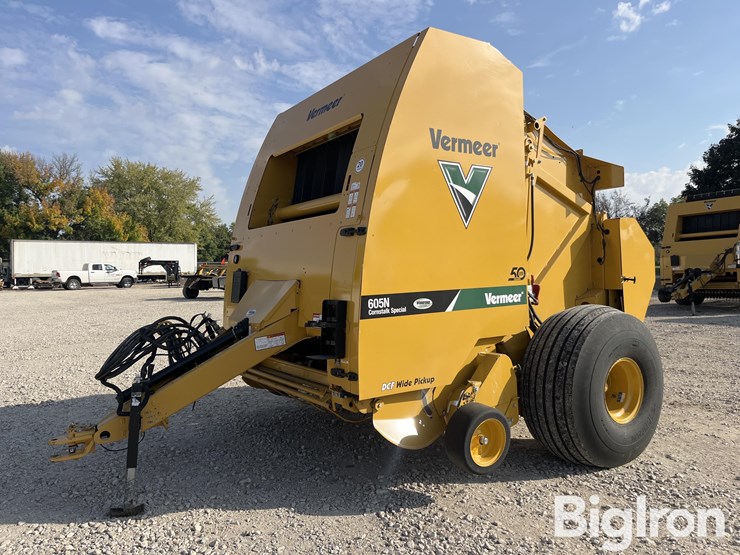 2021-vermeer-605n-cornstalk-special-image-1