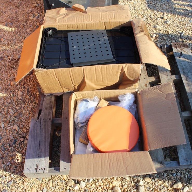 #00929 • 2025 LANDHONOR, TOOL STOOL