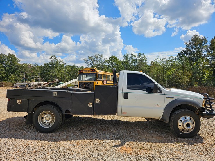 2005-ford-f550-image-19