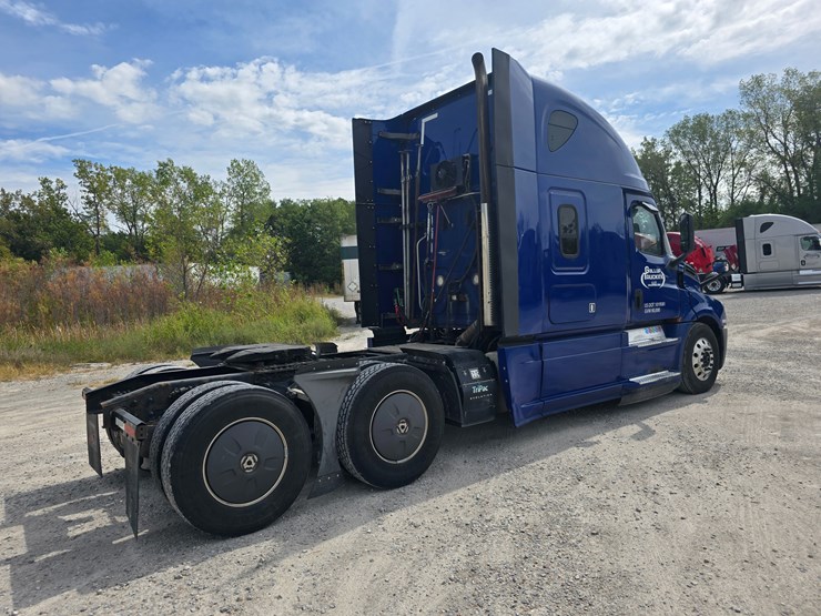 2019-freightliner-cascadia-126-image-19