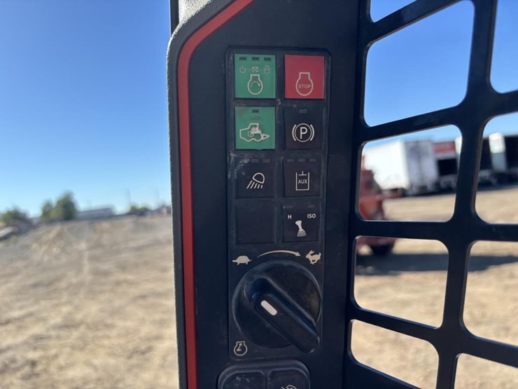 2022-bobcat-t62-image-27