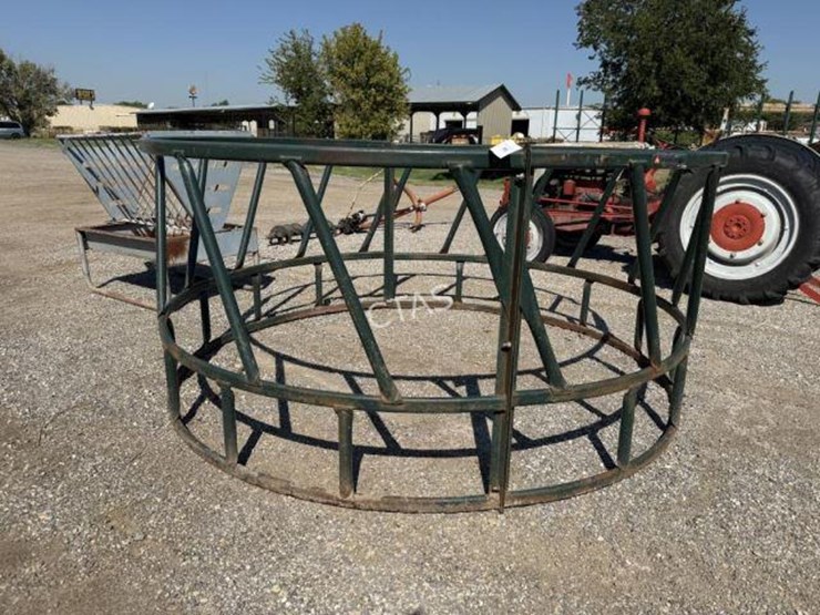 #204-•-round-bale-heavy--duty-steel-cattle-bale-feeder-image-2