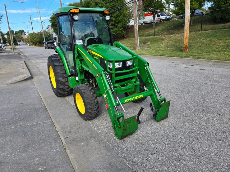 john-deere-4044r-image-30
