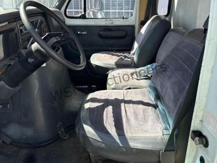 1989-ford-e350-image-21