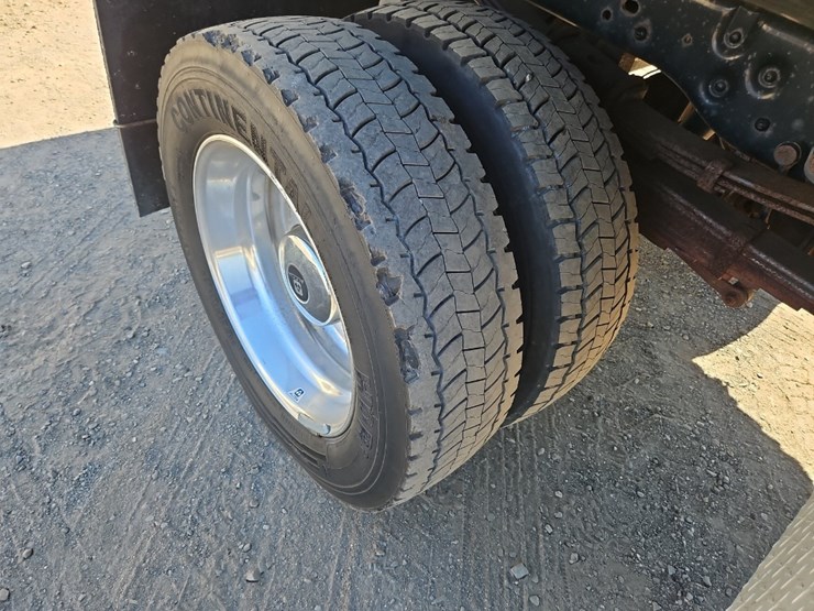 2015-ford-f550-xl-image-12