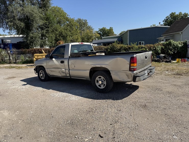 2002-chevrolet-silverado-1500-image-4