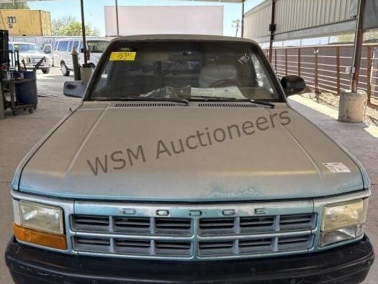 1995-dodge-dakota-image-3