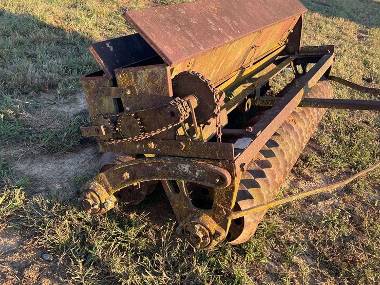 7'-vestal-cultipacker-seeder-image-6