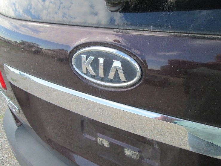 2011-kia-sorento-image-8