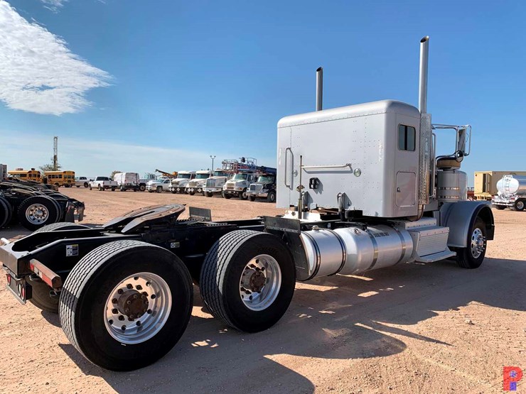 2013-peterbilt-388-image-9