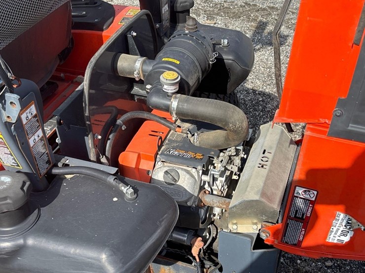 2011-kubota-zg327-image-11
