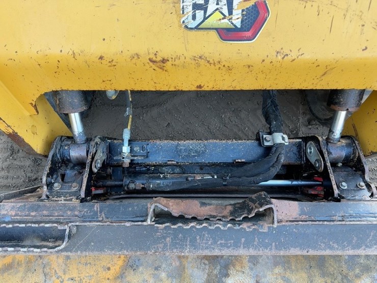 2023-caterpillar-299d3-image-9